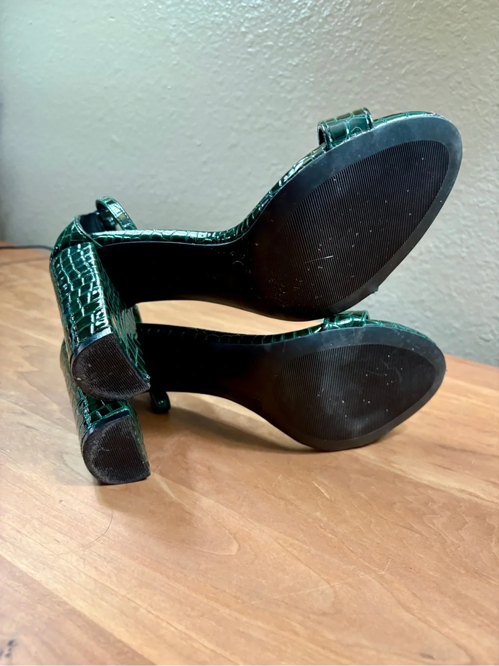 Lulus Taylor Evergreen Crocodile-Embossed Block Heel Sandals Ankle Strap size 8